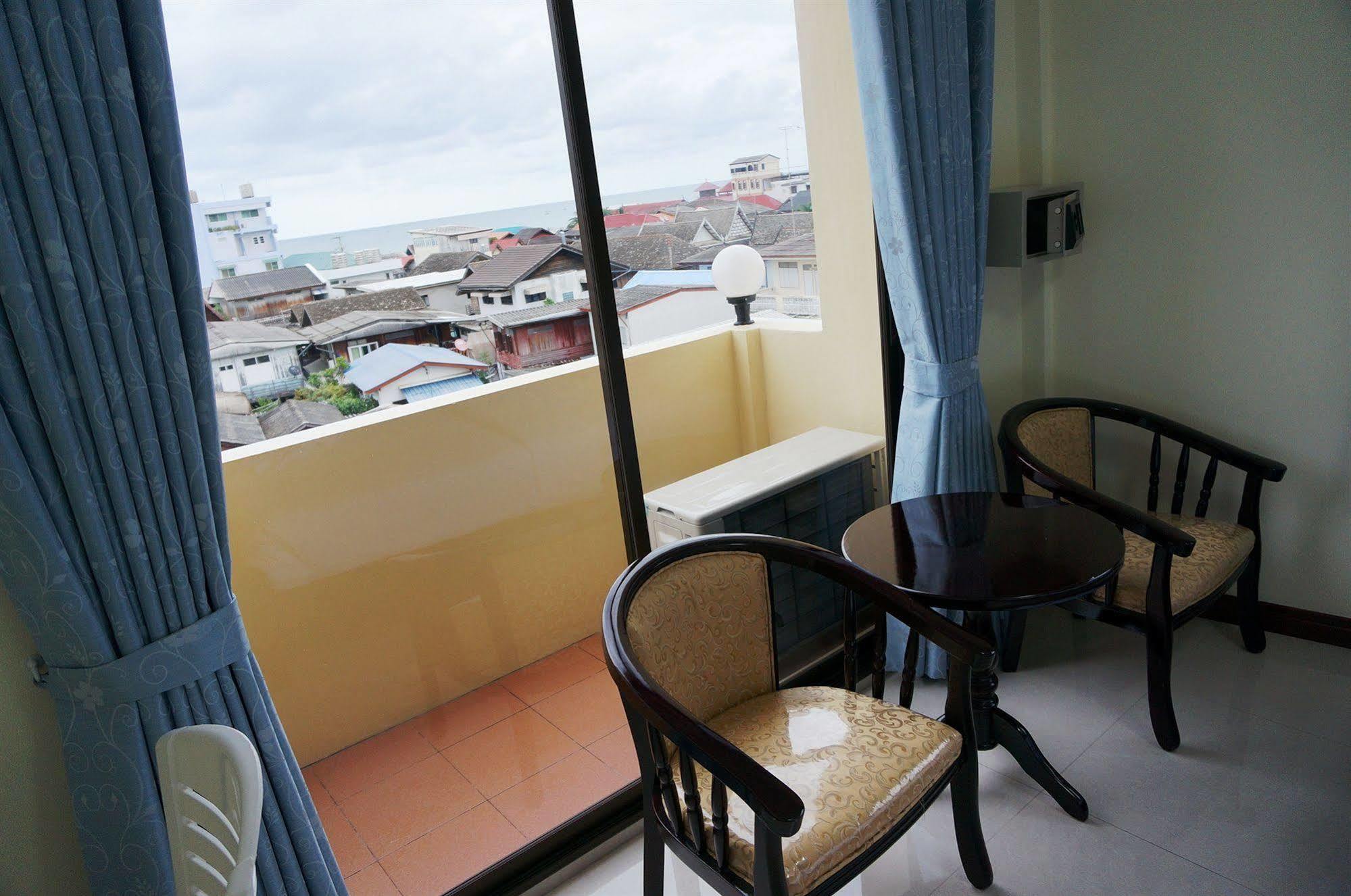 Baan Taweesuk Pensión HHQ Exterior foto